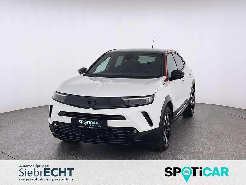 Weiß (metallic) Gebraucht 2022 Opel Mokka-e GS Line SUV | 16.470 € (Fairer Preis) - Bild 1/4