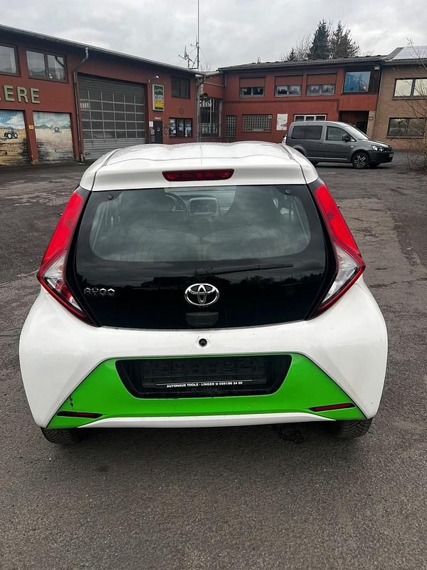 Gebraucht Toyota Aygo 72 PS (52 kW) 2020 Weiß Kleinwagen
