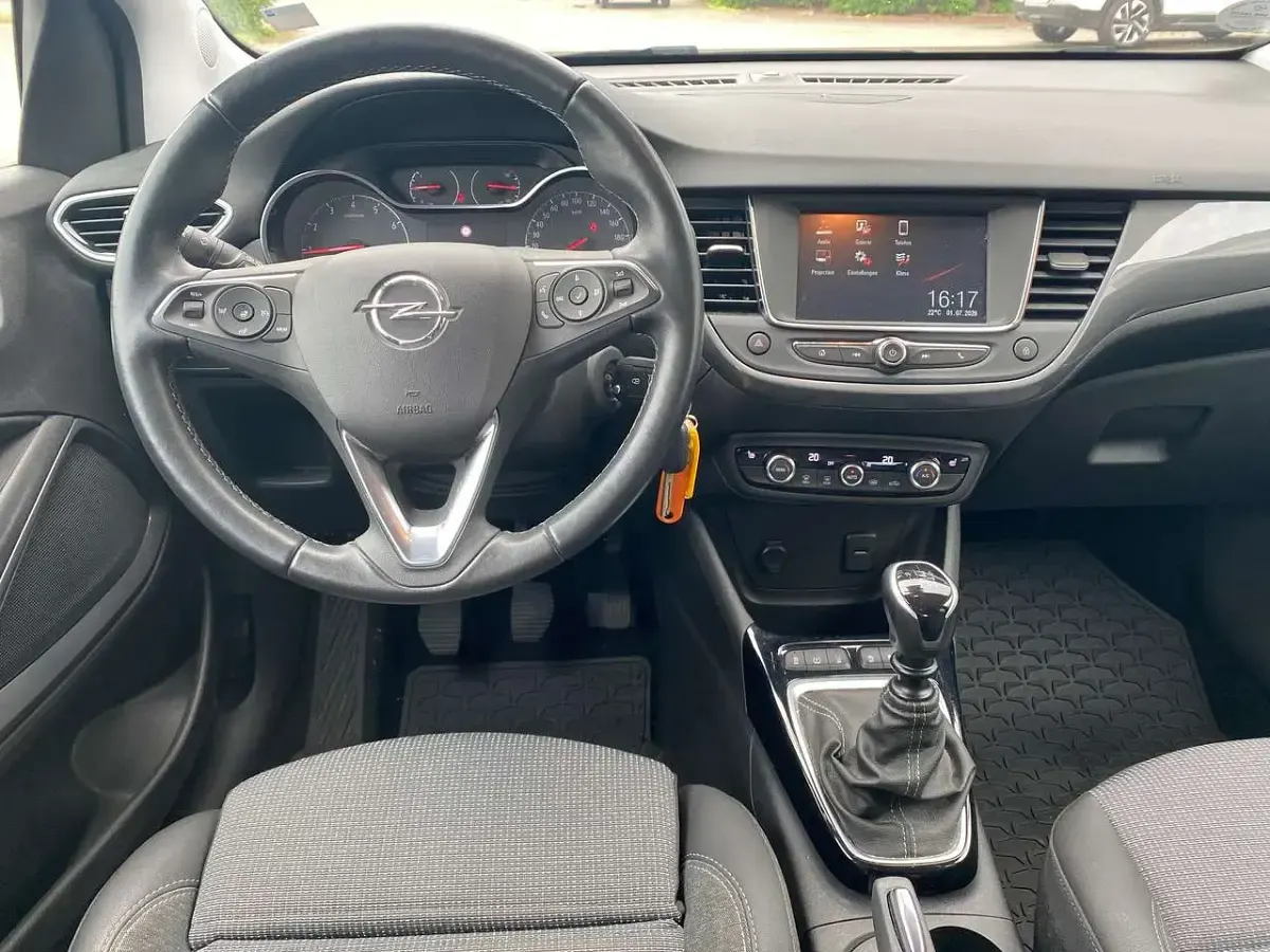 Gebraucht Opel Crossland Elegance 110 PS (80 kW) 2023 Lackierung schwarz perla nera/ SUV