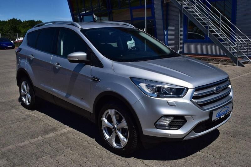 Silber Gebraucht 2018 Ford Kuga Titanium SUV | 9.980 € (Superpreis) - Bild 1/4