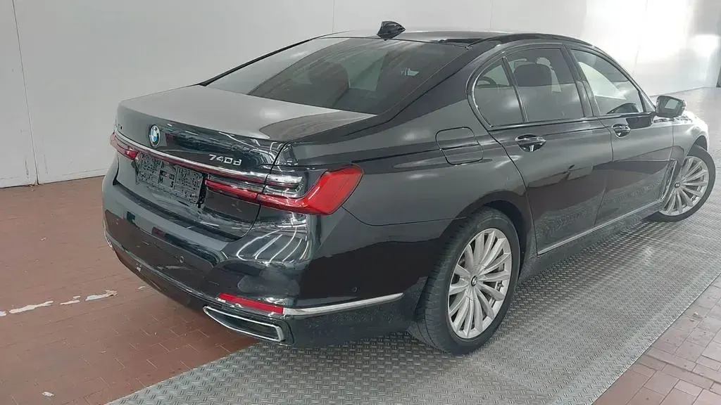 Gebraucht BMW 740 340 PS (250 kW) 2022 Saphirschwarz Limousine