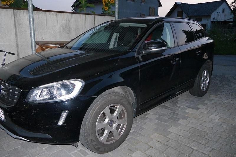 Schwarz Gebraucht 2015 Volvo XC60 SUV | 11.900 € (Guter Preis) - Bild 1/4