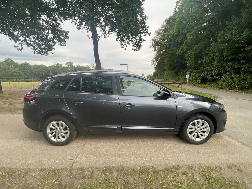 Gebraucht Renault Mégane III LIMITED 116 PS (85 kW) 2015 Grau Limousine