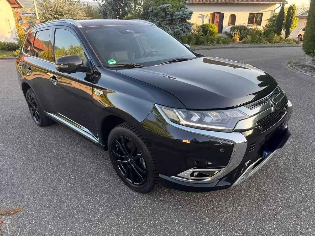 Gebraucht Mitsubishi Outlander P-HEV 224 PS (164 kW) 2019 Schwarz SUV