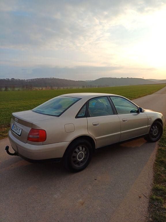 Gebraucht Audi A4 Sport 193 PS (141 kW) 1999 Gold Limousine
