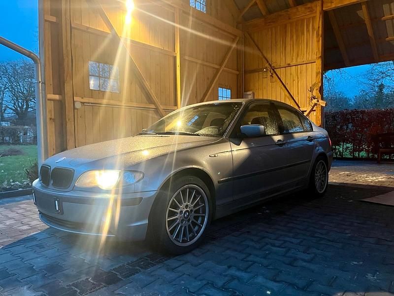 Grau Gebraucht 2003 BMW 320 Limousine | 2.500 € (Guter Preis) - Bild 1/4