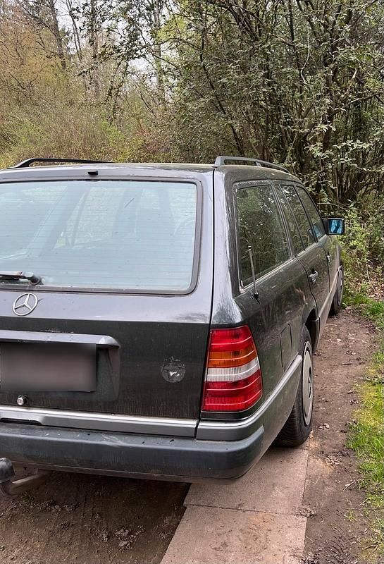 Second-hand Mercedes E250 90 CP (66 kW) 1992 Negru Break