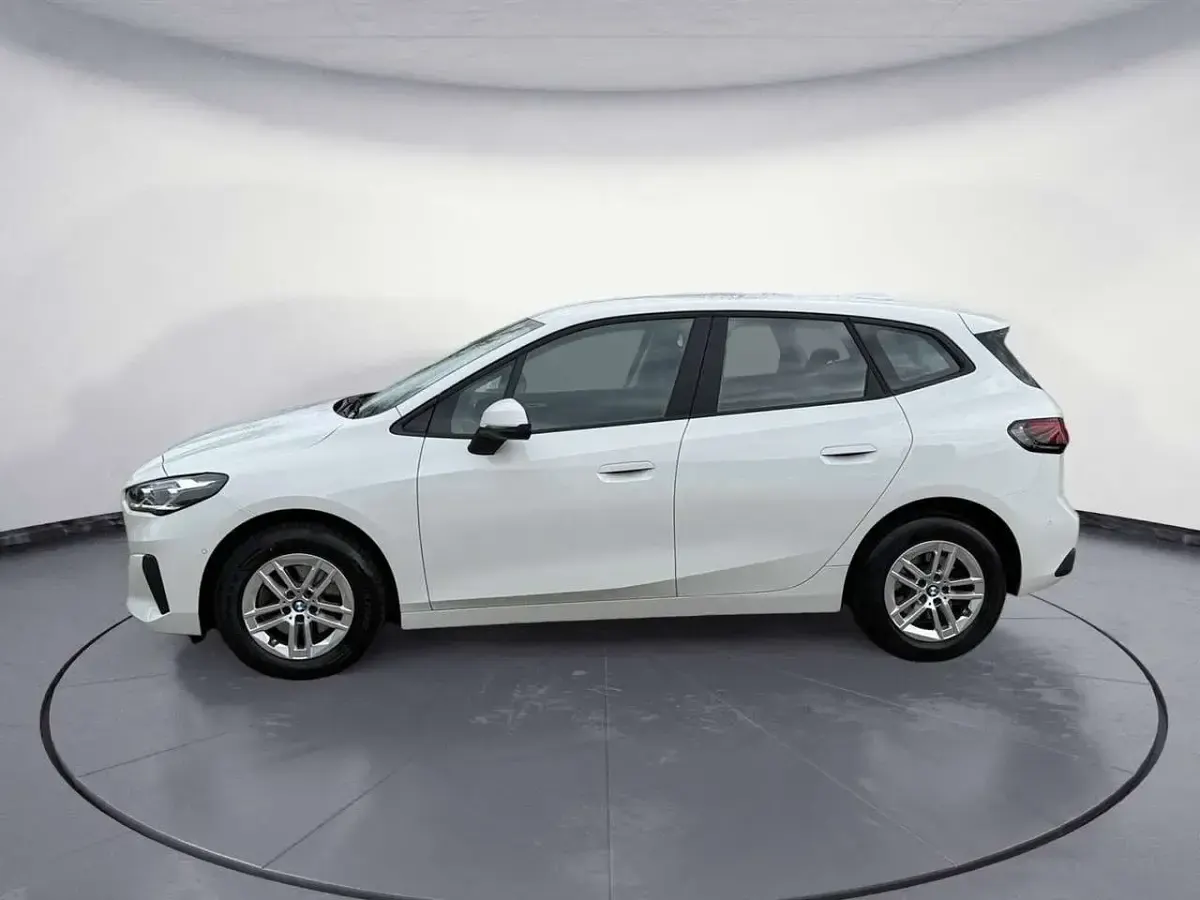 Gebraucht BMW 220 156 PS (114 kW) 2023 Alpinweiß uni Van / Kleinbus