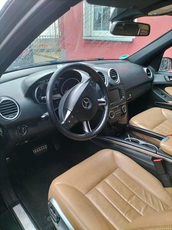Gebraucht Mercedes ML320 224 PS (164 kW) 2008 Schwarz SUV