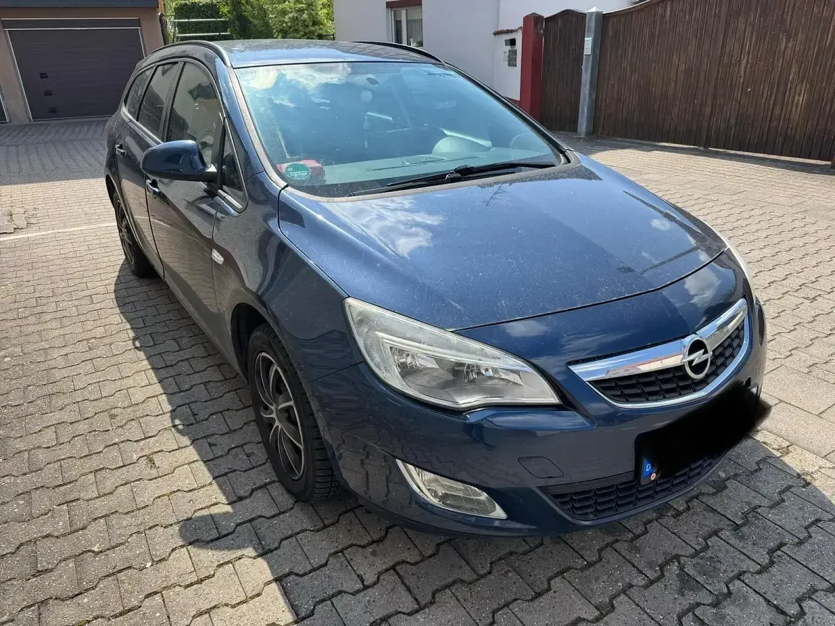 Gebraucht Opel Astra 110 PS (80 kW) 2011 Blau Kombi