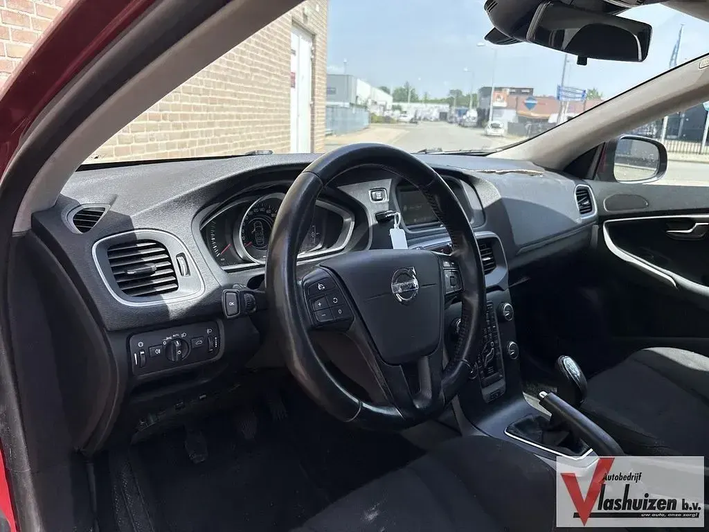 Gebraucht Volvo V40 114 PS (83 kW) 2013 Rot Limousine