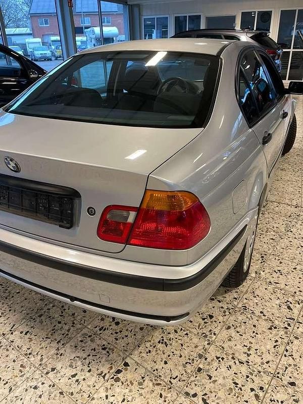 Gebraucht BMW 318 118 PS (86 kW) 1998 Silber Limousine