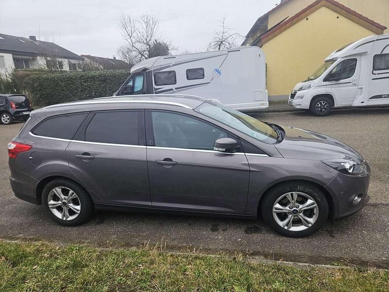 Gebraucht Ford Focus 90 PS (66 kW) 2011 Braun Kombi