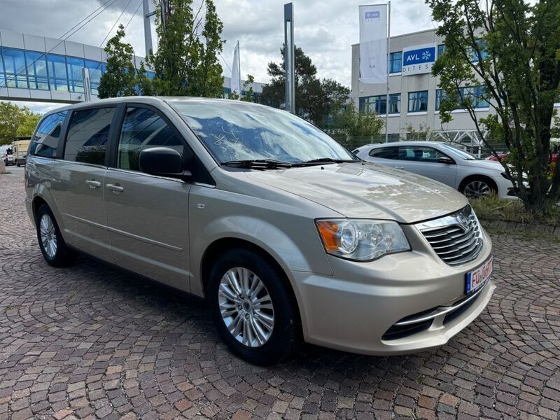 Grau Gebraucht 2014 Lancia Voyager Van / Kleinbus | 11.000 € (Guter Preis) - Bild 1/4