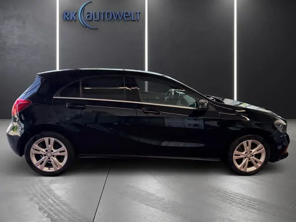Gebraucht Mercedes A180 Urban 122 PS (89 kW) 2017 Schwarz Limousine