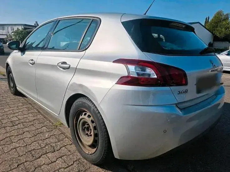 Gebraucht Peugeot 308 Active 125 PS (91 kW) 2014 Silber Limousine