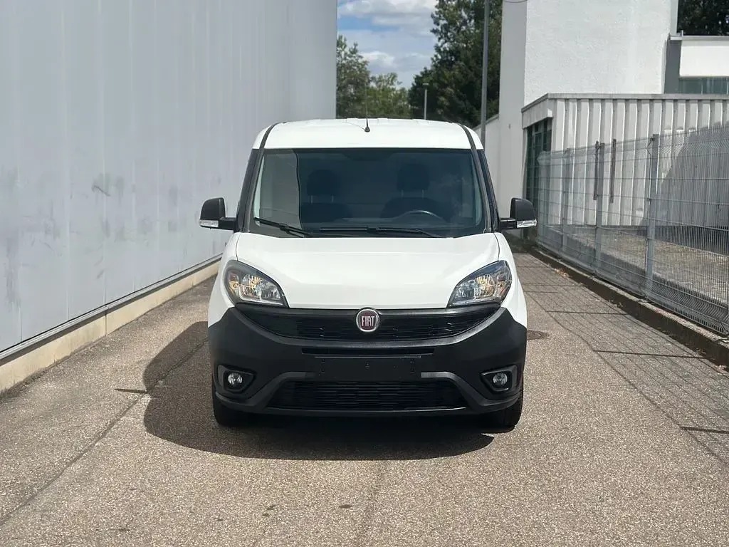 Gebraucht Fiat Doblò 101 PS (74 kW) 2019 Weiß Van / Kleinbus