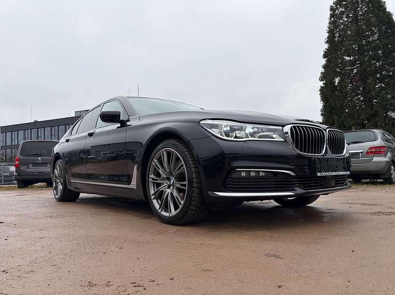 Gebraucht BMW 740 320 PS (235 kW) 2017 Black sapphire metallic Limousine