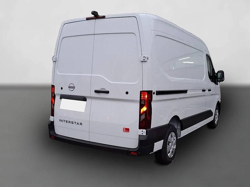 Gebraucht Nissan Interstar Tekna 150 PS (110 kW) 2024 Weiß Van