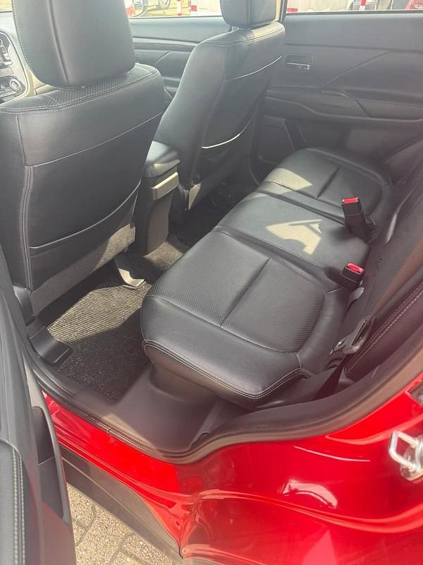 Gebraucht Mitsubishi Outlander 2017 Rot SUV