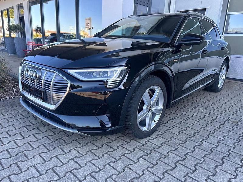 Gebraucht Audi e-tron Advanced 300 kW (408 PS) 2023 Mythosschwarz metallic SUV