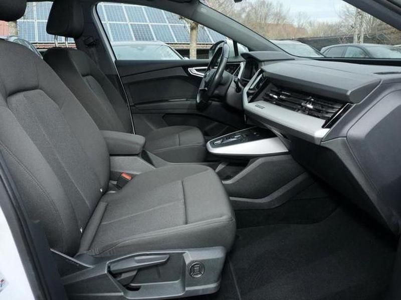 Gebraucht Audi e-tron 150 kW (204 PS) 2022 Gletscherweiß (metallic) SUV