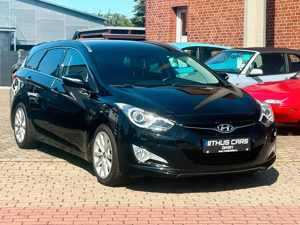 Gebraucht Hyundai i40 Premium 177 PS (130 kW) 2011 Total black Kombi