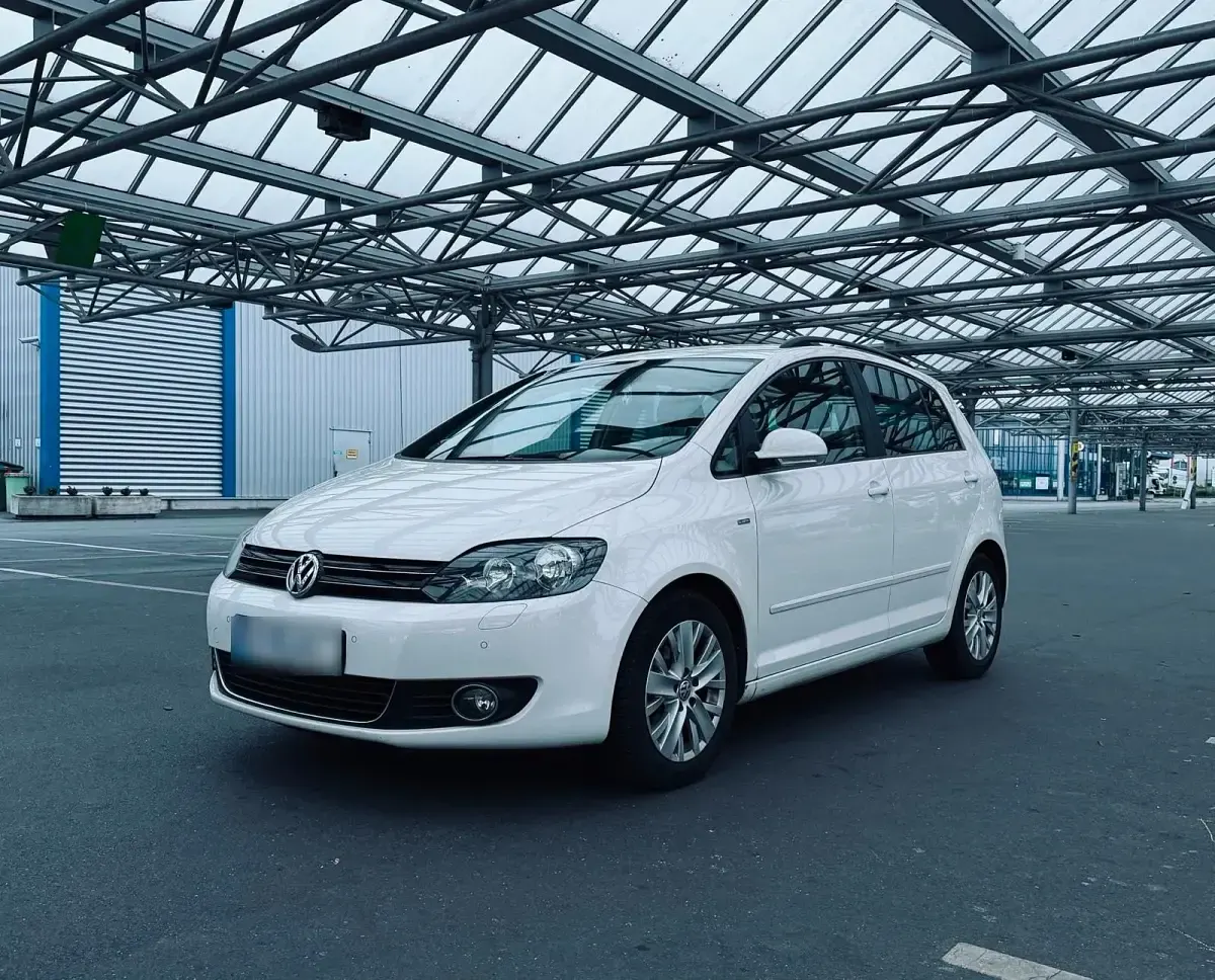 Gebraucht VW Golf Plus Cross 102 PS (75 kW) 2014 Weiß Limousine