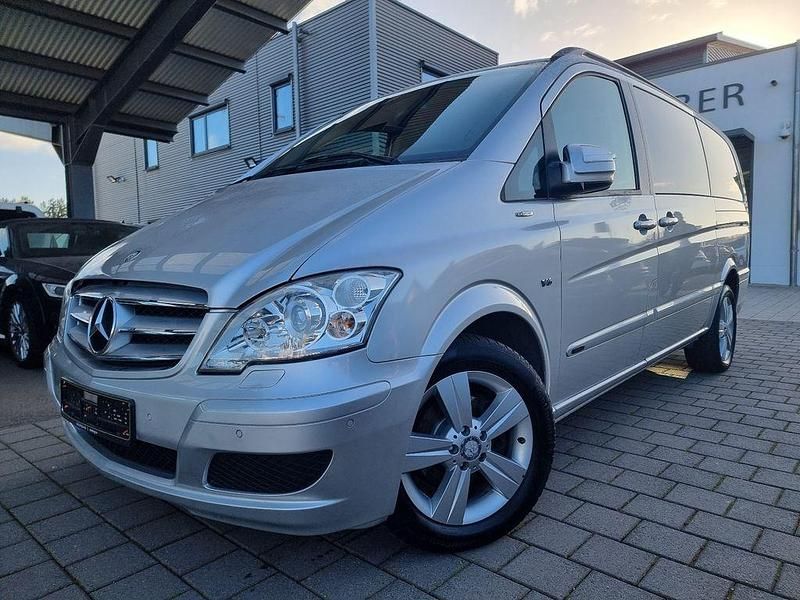 Silber Gebraucht 2012 Mercedes Viano Van / Kleinbus | 18.800 € (Fairer Preis) - Bild 1/4