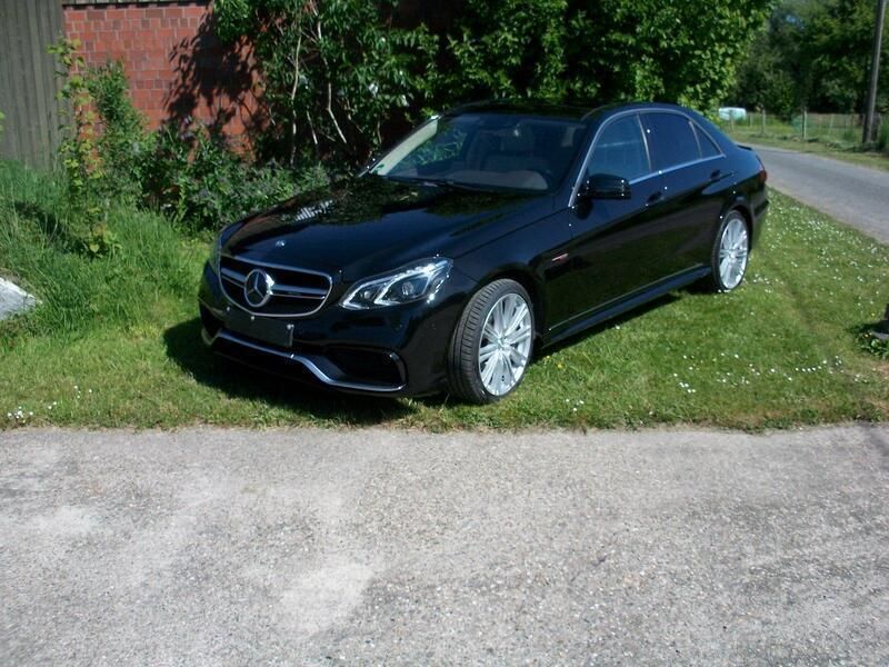 Schwarz Gebraucht 2013 Mercedes E500 Limousine | 24.000 € (Fairer Preis) - Bild 1/4