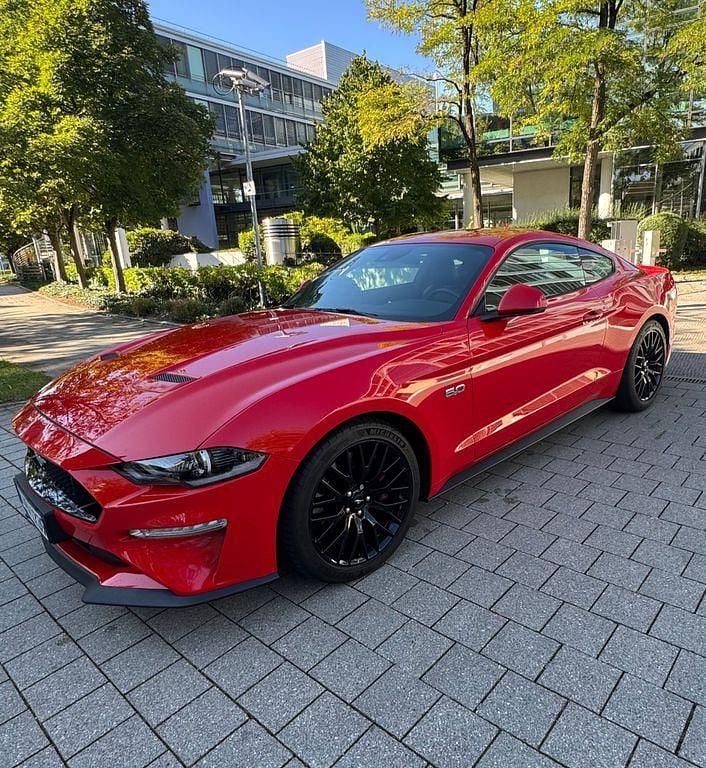Rot Gebraucht 2020 Ford Mustang GT Fastback Coupé | 43.900 € (Etwas zu teuer) - Bild 1/4