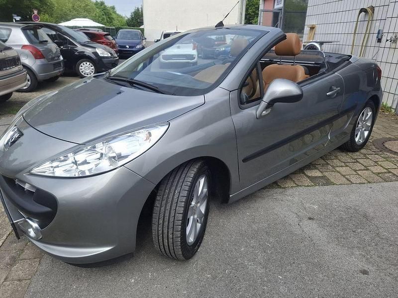 Grau Gebraucht 2008 Peugeot 207 CC Platinum Cabrio | 2.990 € (Guter Preis) - Bild 1/4
