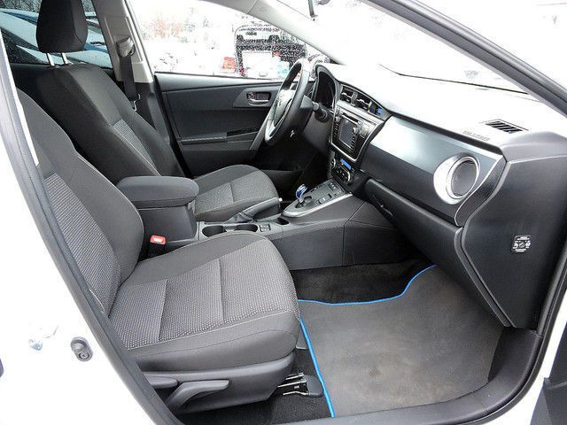 Gebraucht Toyota Auris Hybrid Edition 99 PS (72 kW) 2013 Weiß Limousine