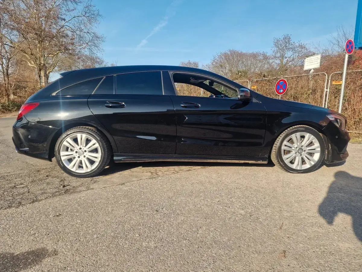 Gebraucht Mercedes CLA220 Shooting Brake 177 PS (130 kW) 2016 Schwarz Kombi