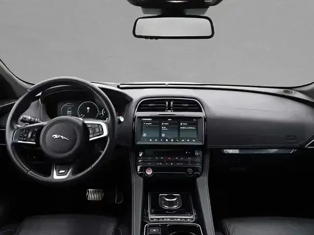 Gebraucht Jaguar F-Pace S 301 PS (221 kW) 2017 Glacier white metalic SUV