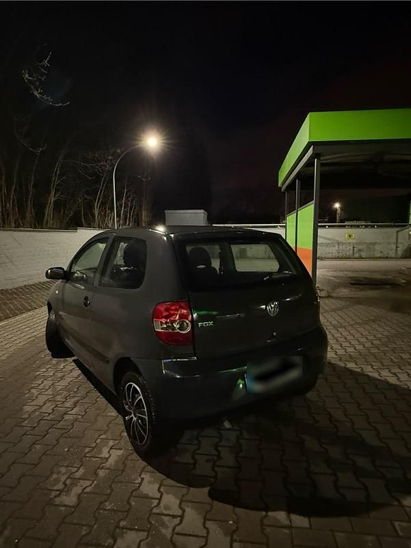 Gebraucht VW Fox 55 PS (40 kW) 2005 Grau Kleinwagen