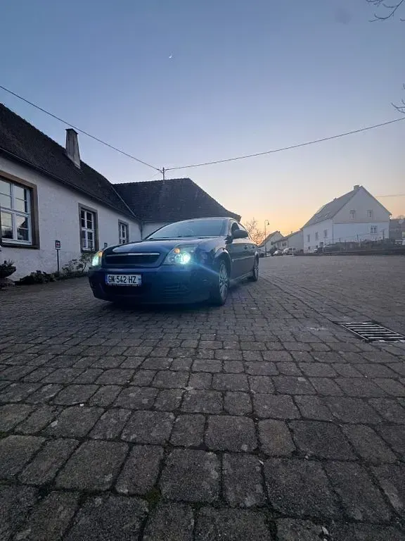 Używany Opel Vectra GTS 211 KM (155 kW) 2005 Niebieski Sedan/Limuzyna