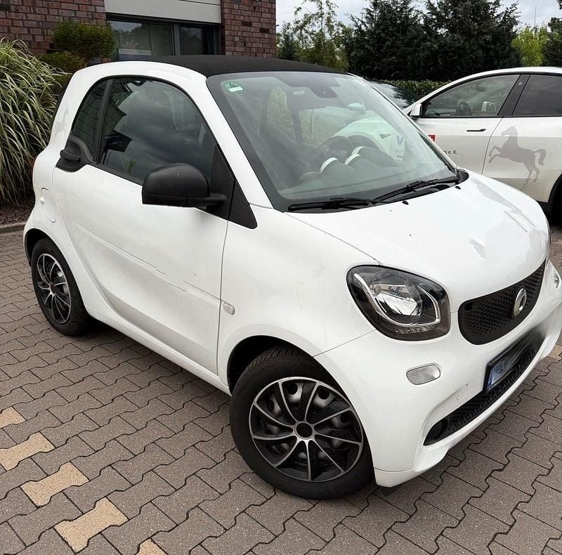 Weiß Gebraucht 2019 Smart ForTwo Coupé Coupé | 6.495 € (Superpreis) - Bild 1/4