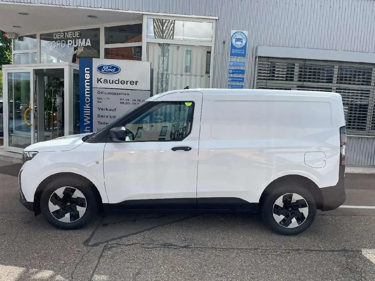 Neu Ford Transit Courier Trend 100 kW (136 PS) 2025 Frostweiß Van