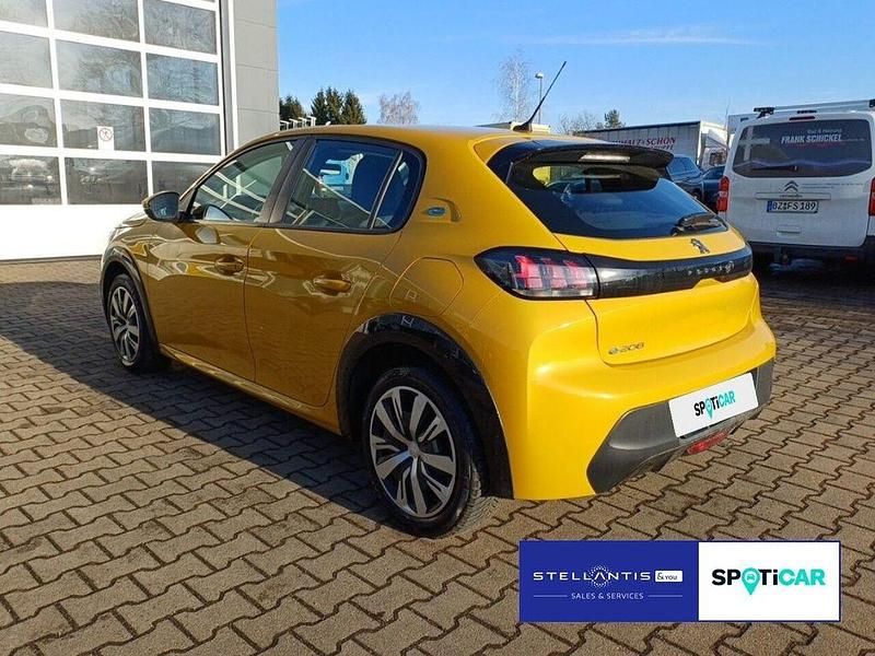Gebraucht Peugeot e-208 Active 100 kW (136 PS) 2021 Gelb Kleinwagen