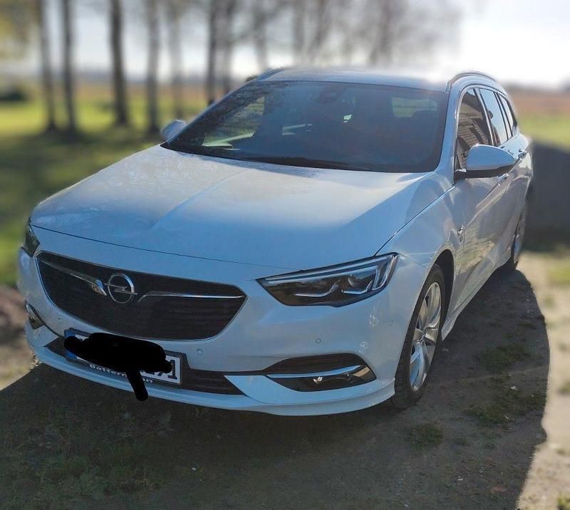 Weiß Gebraucht 2018 Opel Insignia Ultimate Kombi | 13.500 € (Fairer Preis) - Bild 1/4