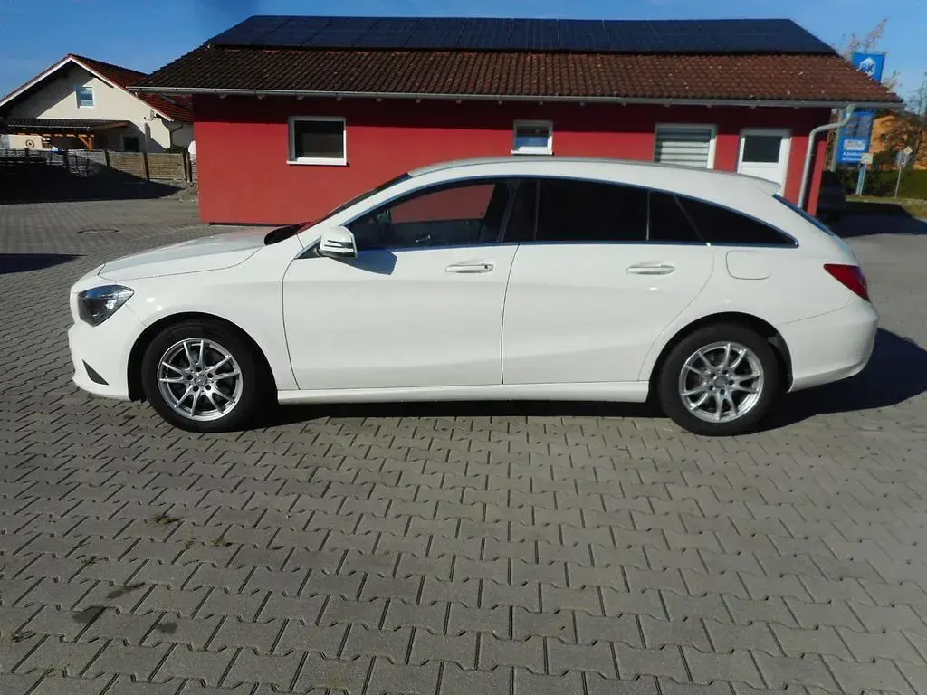Gebraucht Mercedes CLA200 Shooting Brake 156 PS (114 kW) 2016 Weiß Kombi
