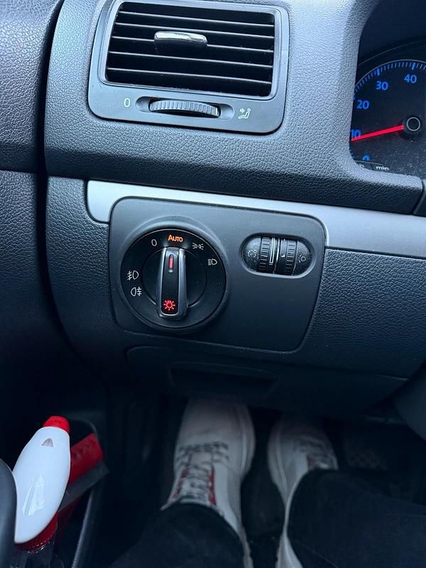 Gebraucht VW Golf V 105 PS (77 kW) 2005 Blau Kleinwagen