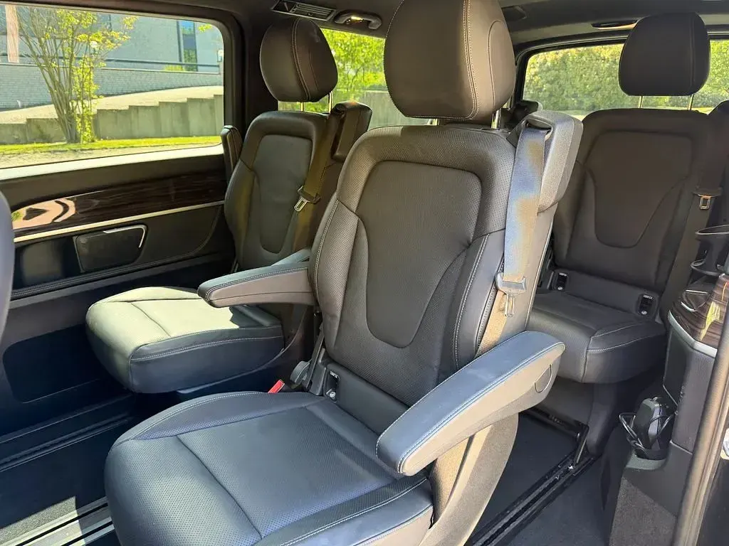 Gebraucht Mercedes V300 Exclusive 237 PS (174 kW) 2021 Obsidianschwarz Van / Kleinbus