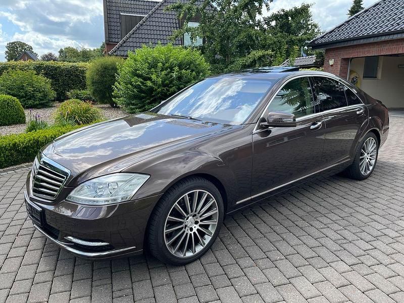 Braun Gebraucht 2010 Mercedes S350 Limousine | 19.975 € (Teuer) - Bild 1/4