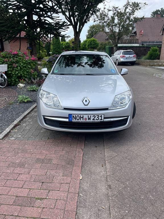 Silber Gebraucht 2010 Renault Laguna III Limousine | 2.500 € (Superpreis) - Bild 1/4