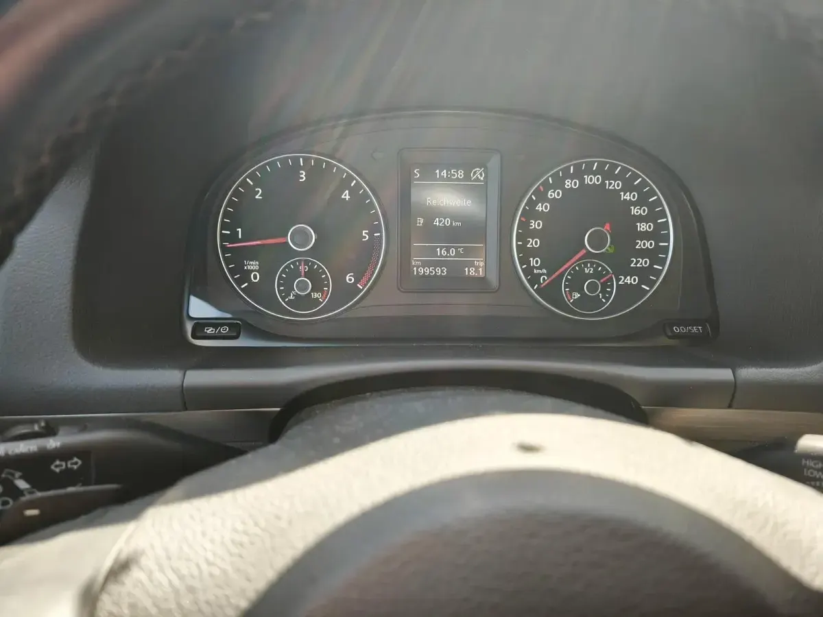 Gebraucht VW Touran 105 PS (77 kW) 2015 Schwarz Van / Kleinbus