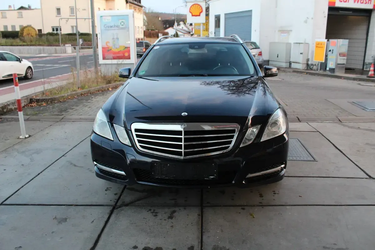 Gebraucht Mercedes E250 204 PS (150 kW) 2011 Blau Kombi