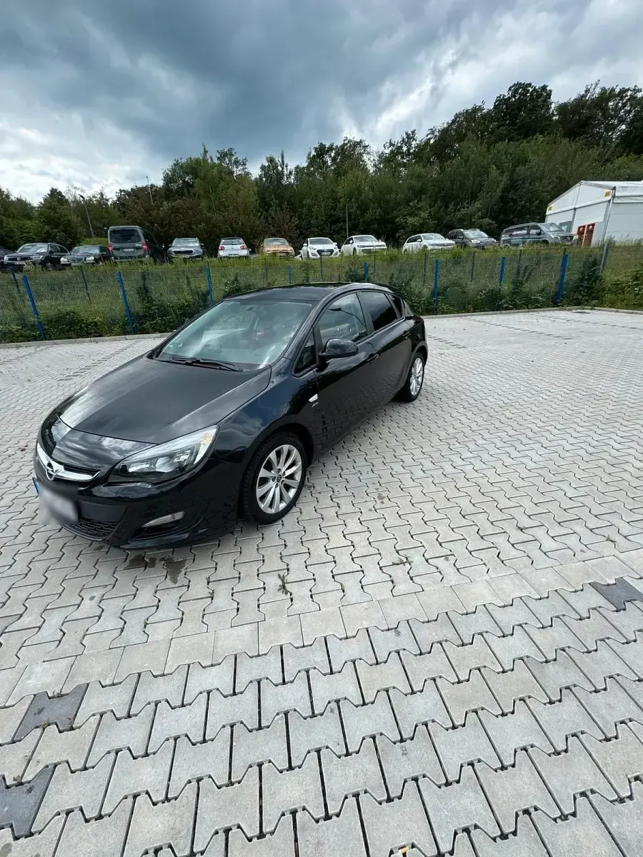 Gebraucht Opel Astra 120 PS (88 kW) 2013 Schwarz Kleinwagen