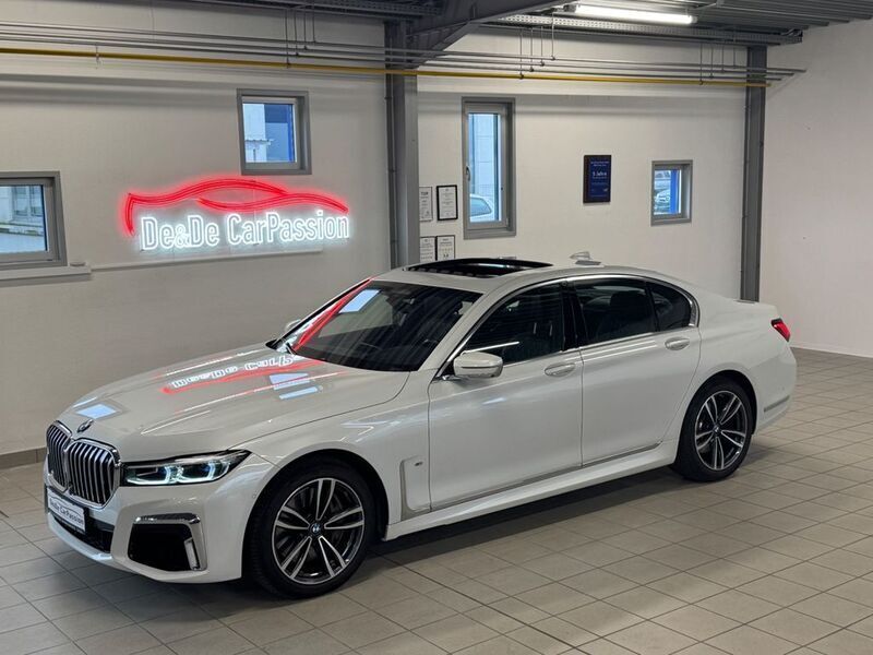 Mineralweiss metallic Gebraucht 2022 BMW 740 M Sport Limousine | 63.700 € (Fairer Preis) - Bild 1/4